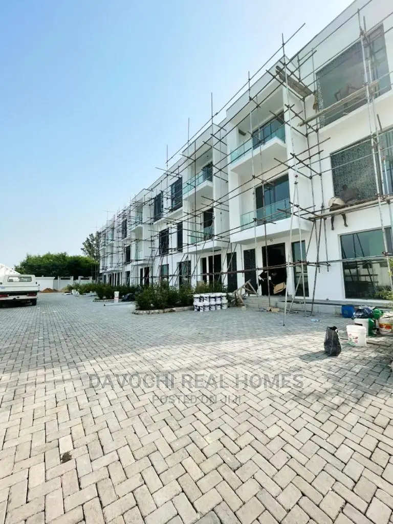 4bdrm House in Chevron for Sale