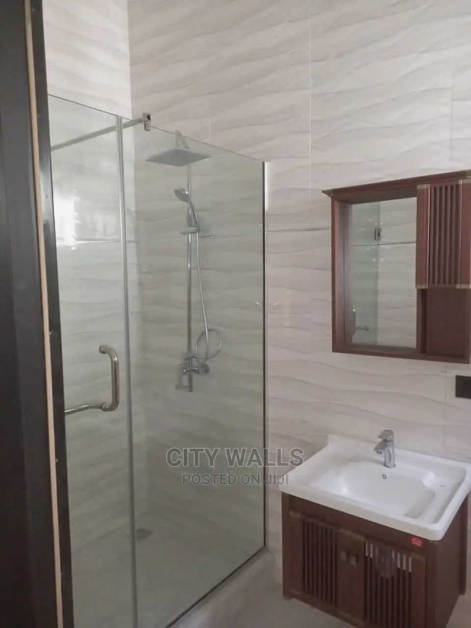 5bdrm Duplex in Chevy View Estate, Chevron for rent