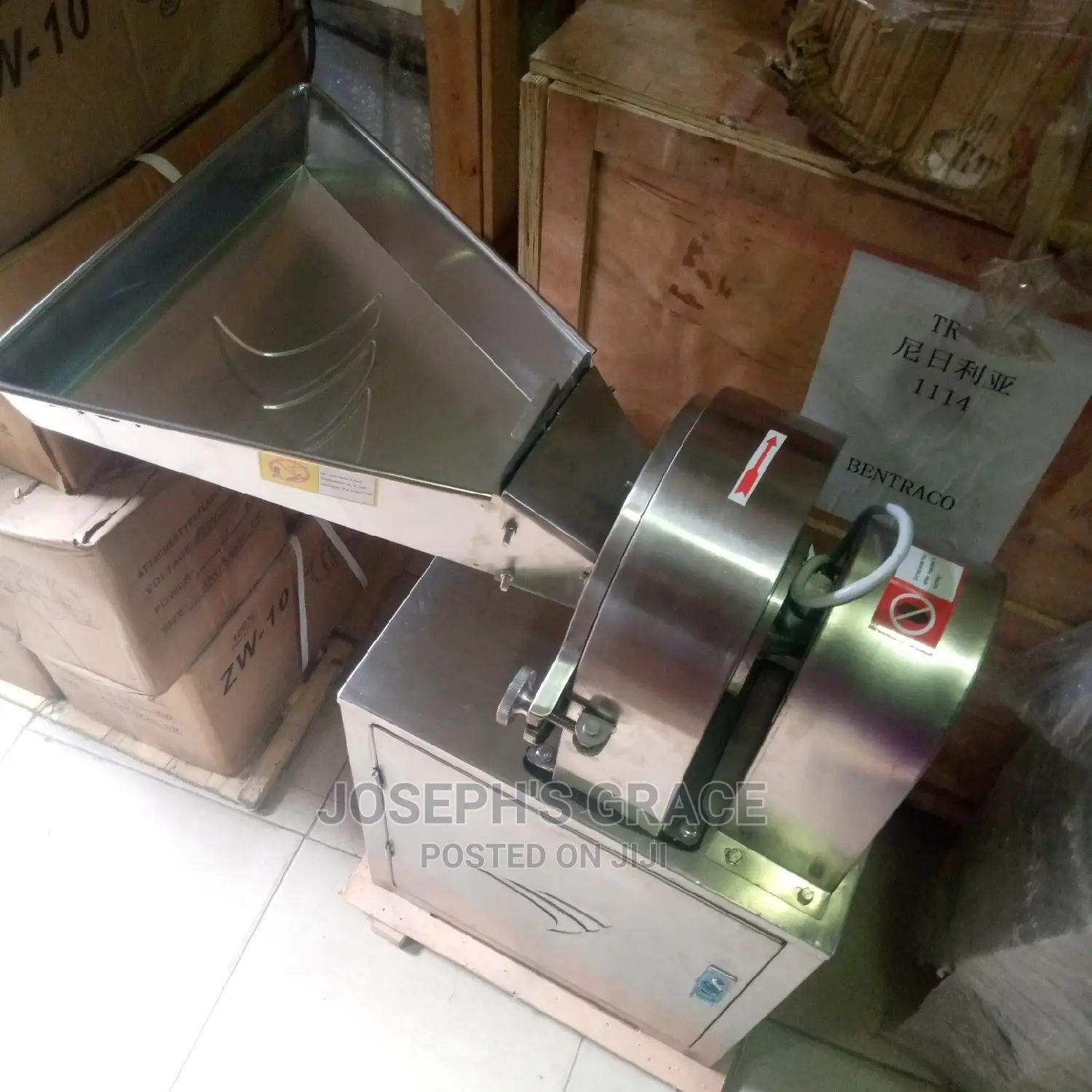 Industrial Powder Grinding Machine.