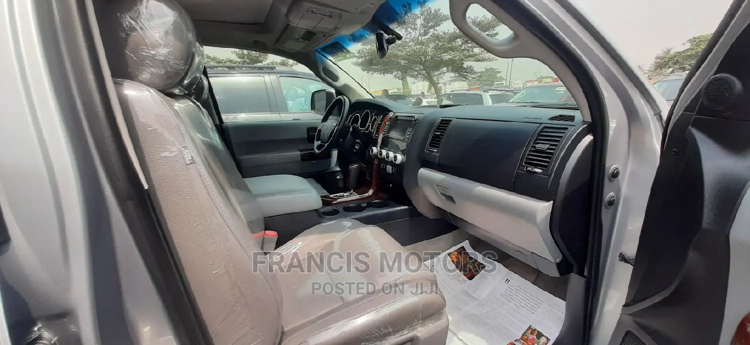 Toyota Sequoia 2015 Silver