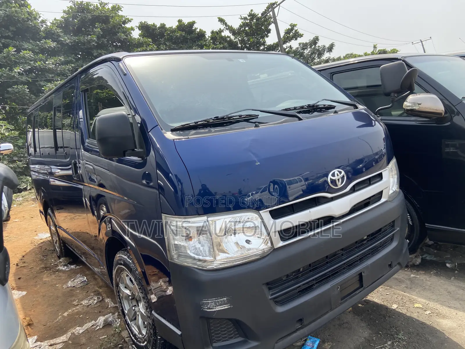 Toyota HiAce 2012 Blue