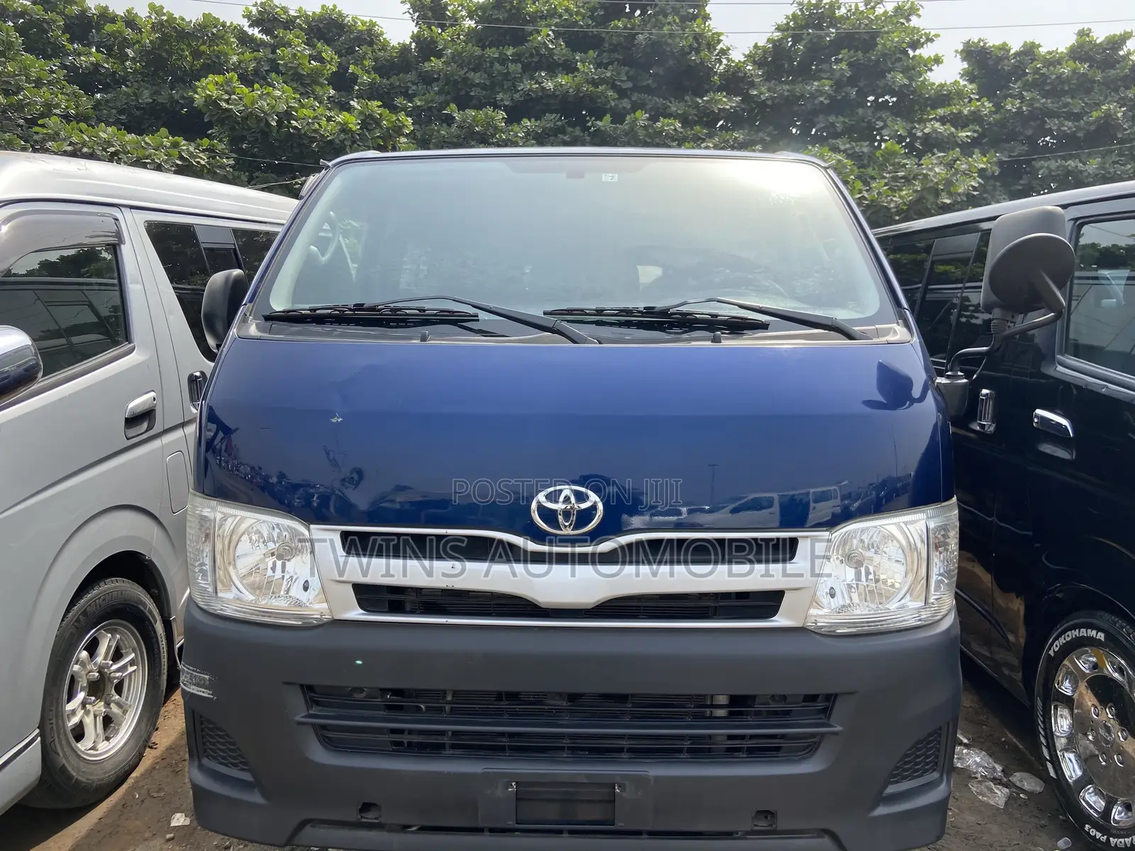 Toyota HiAce 2012 Blue
