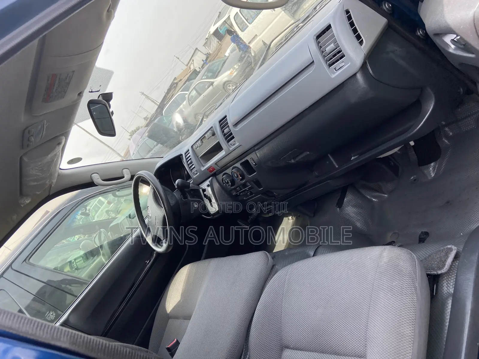 Toyota HiAce 2012 Blue