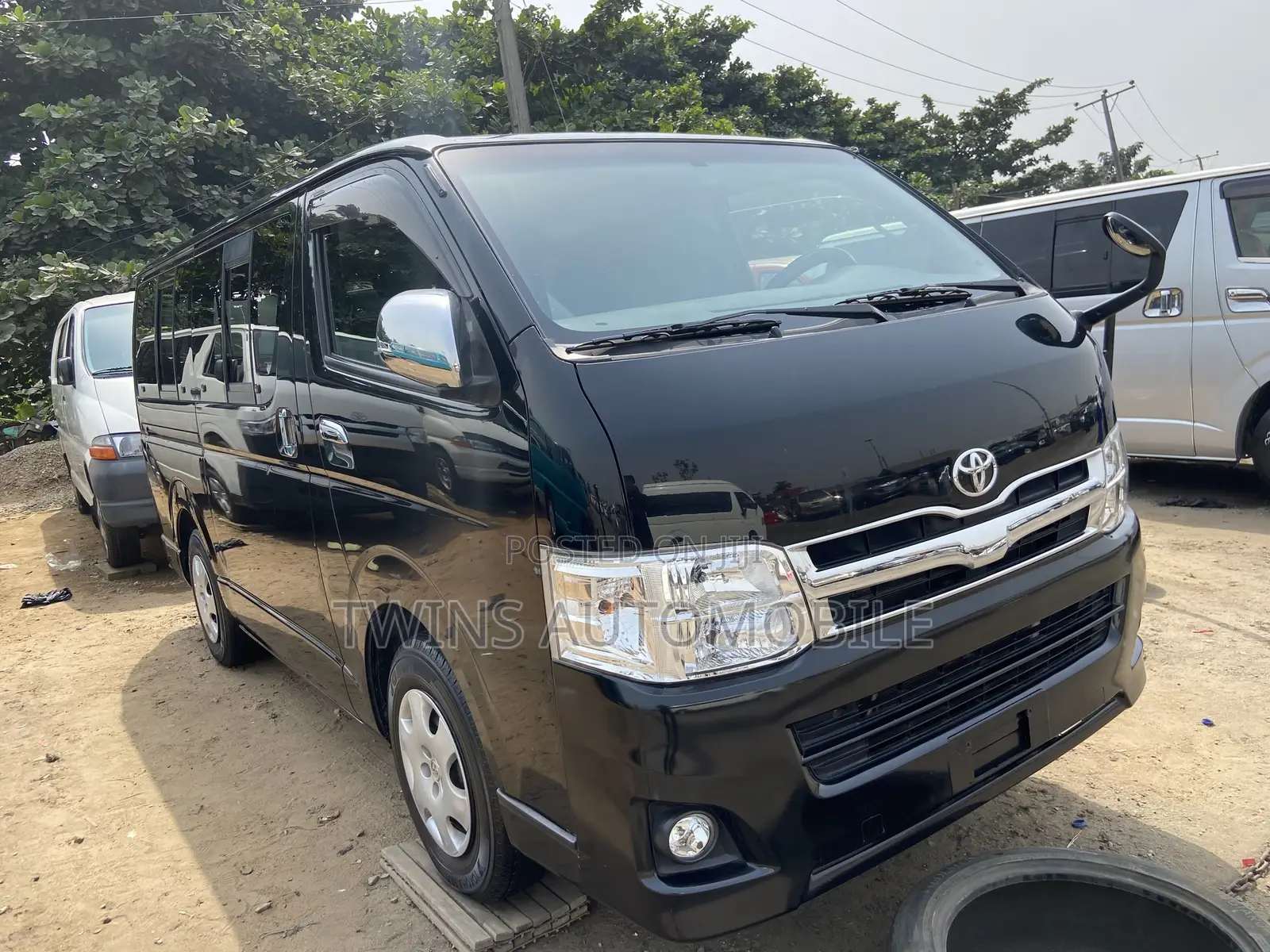 Toyota HiAce 2013 Black