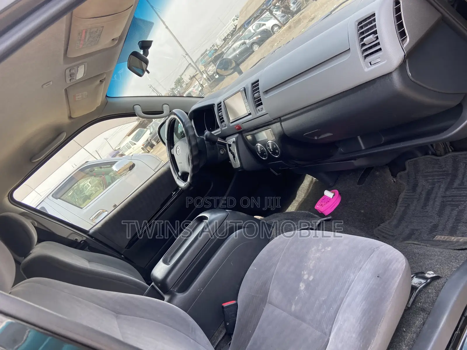Toyota HiAce 2013 Black