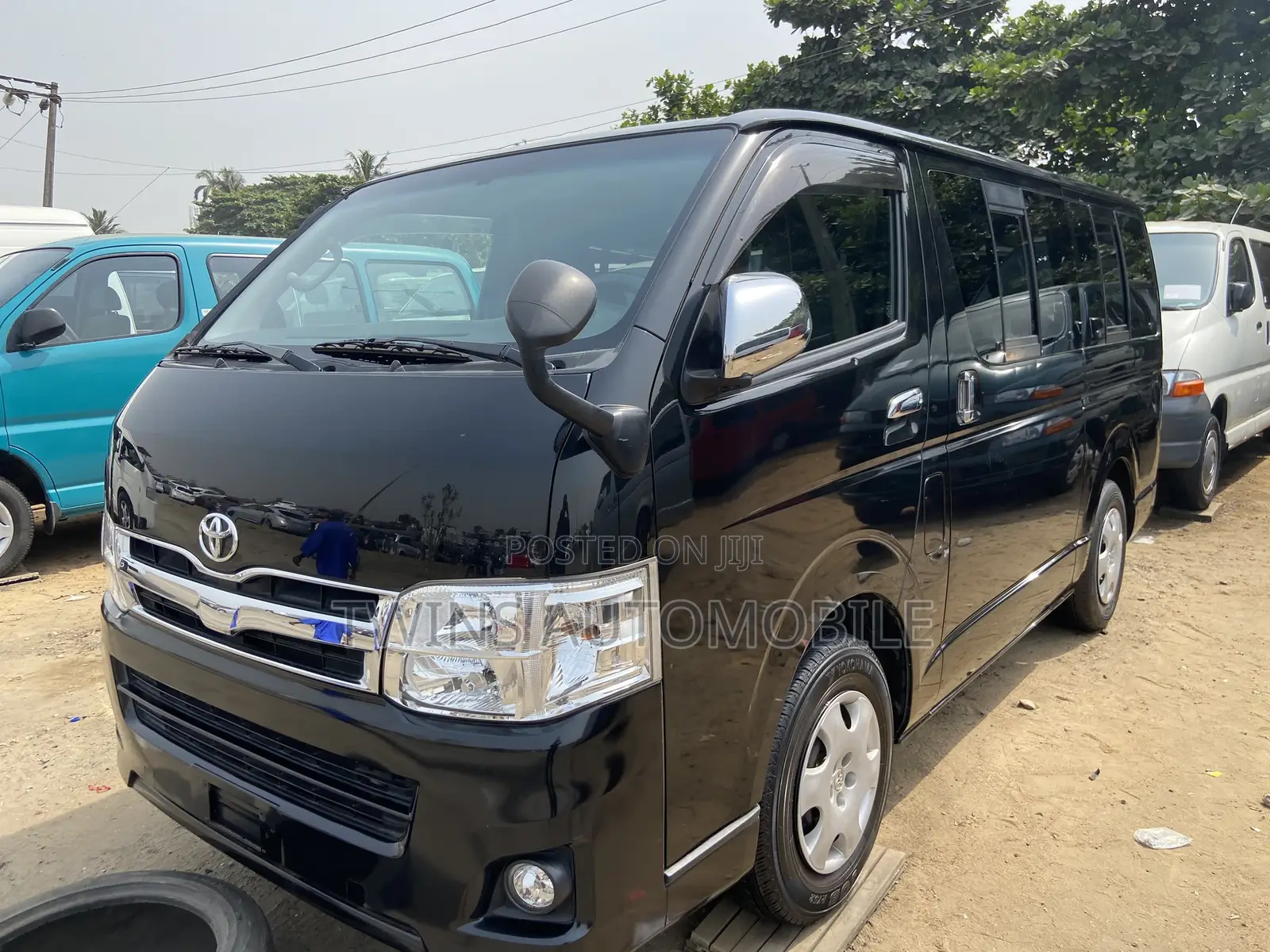 Toyota HiAce 2013 Black