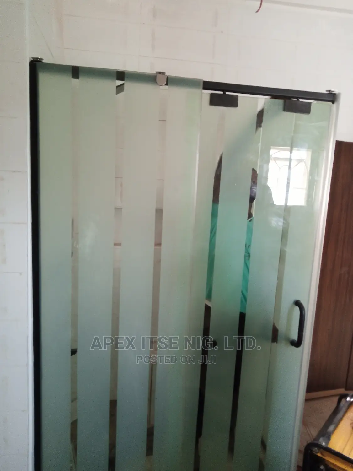 B2 Frosted Shower Cubicle