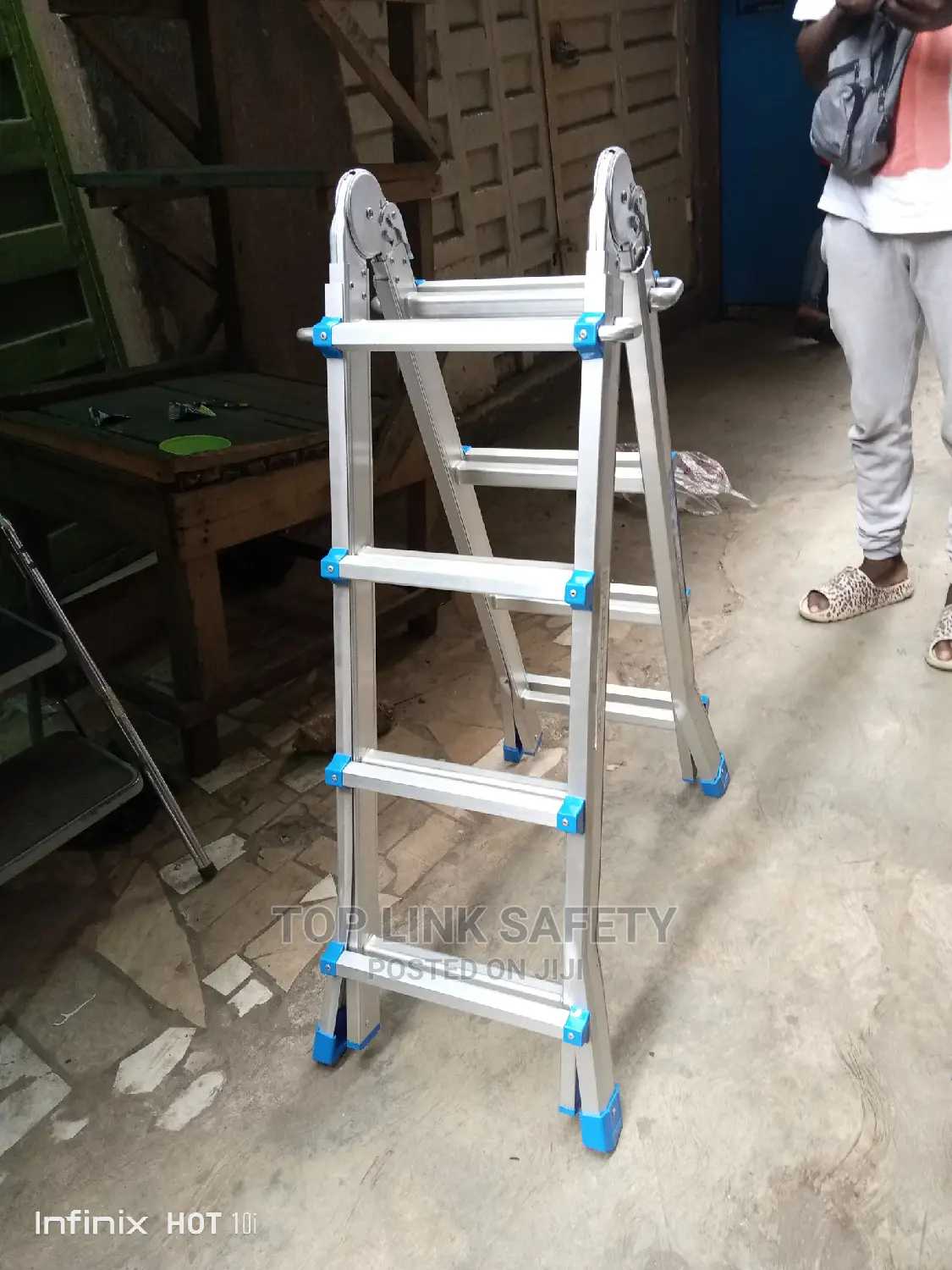 4/4 Tiger Folding Ladder. 16 Fit.