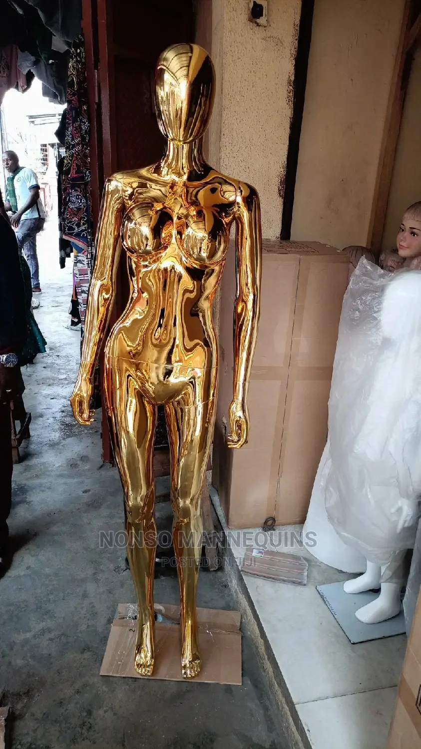 Size 8 Gold Chrome Detachable Faceless Female Mannequin
