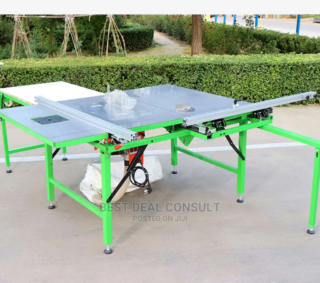 Table Saw With Dust Collector