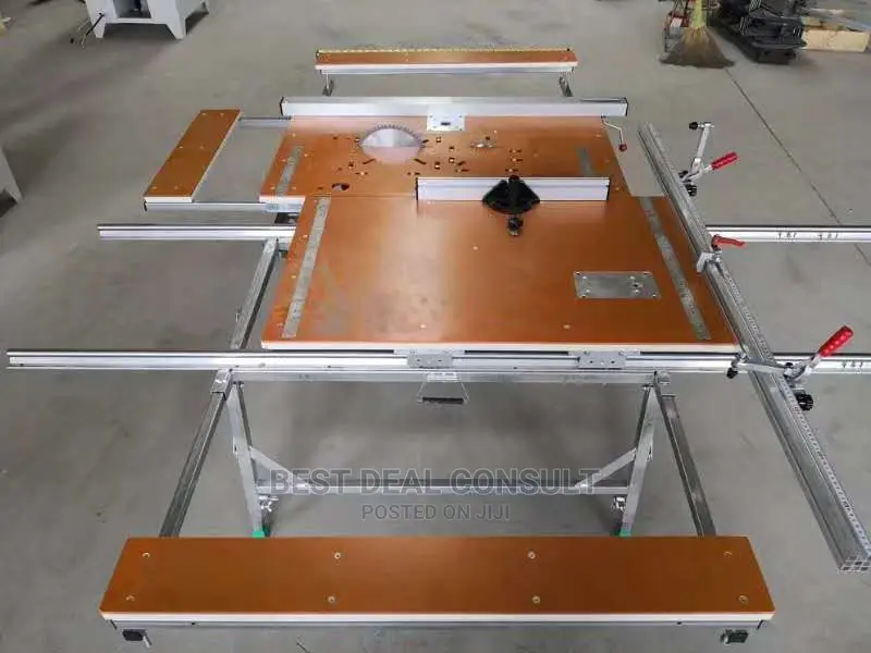 Table Saw With Dust Collector