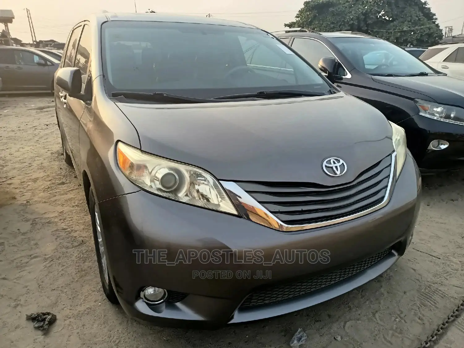 Toyota Sienna XLE FWD 8-Passenger 2013 Gray