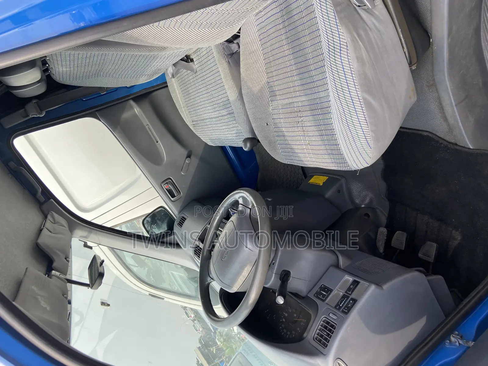 Toyota HiAce 2005 Blue