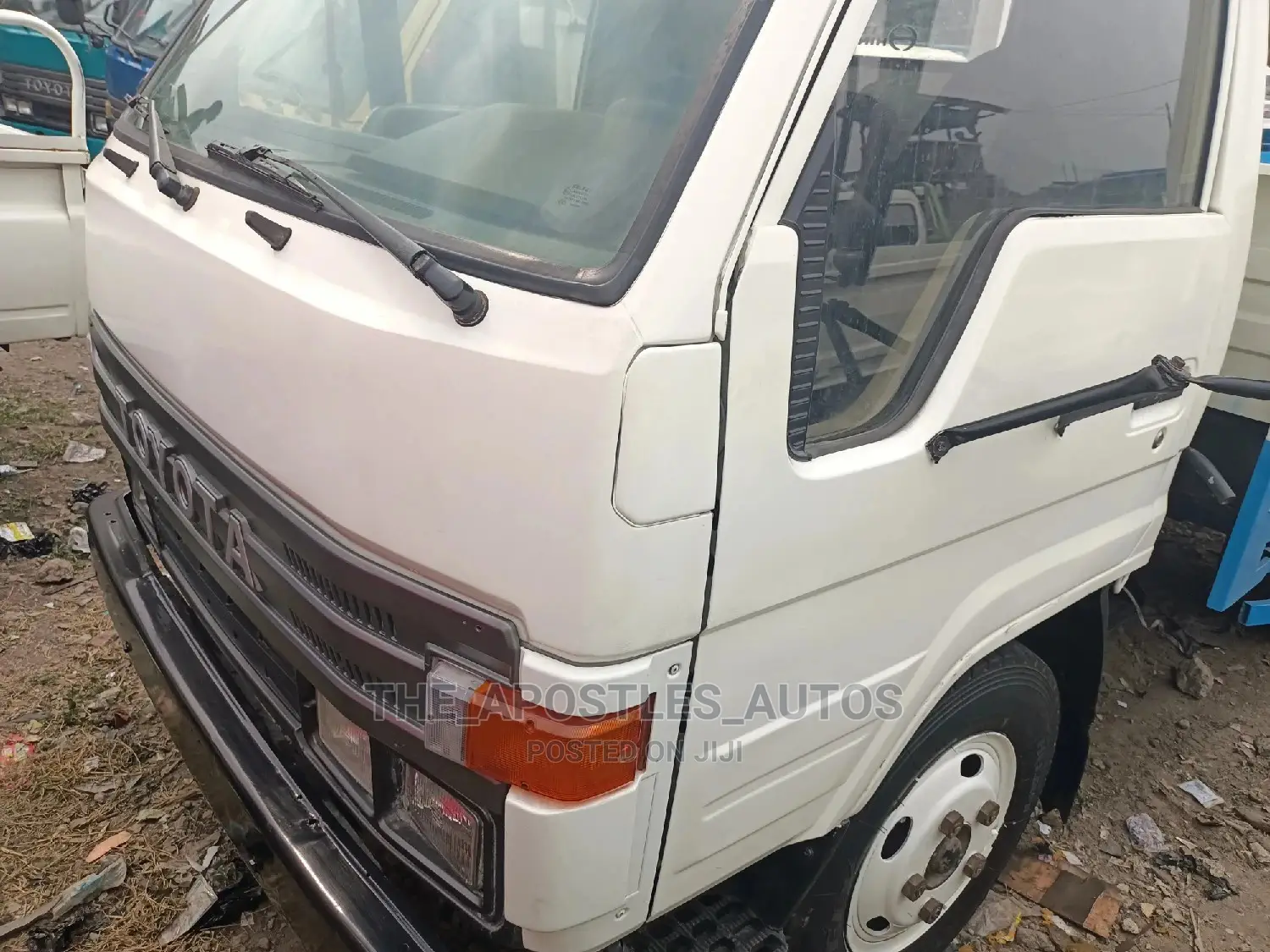 Six Tyres Toyota Dyna Mini Truck