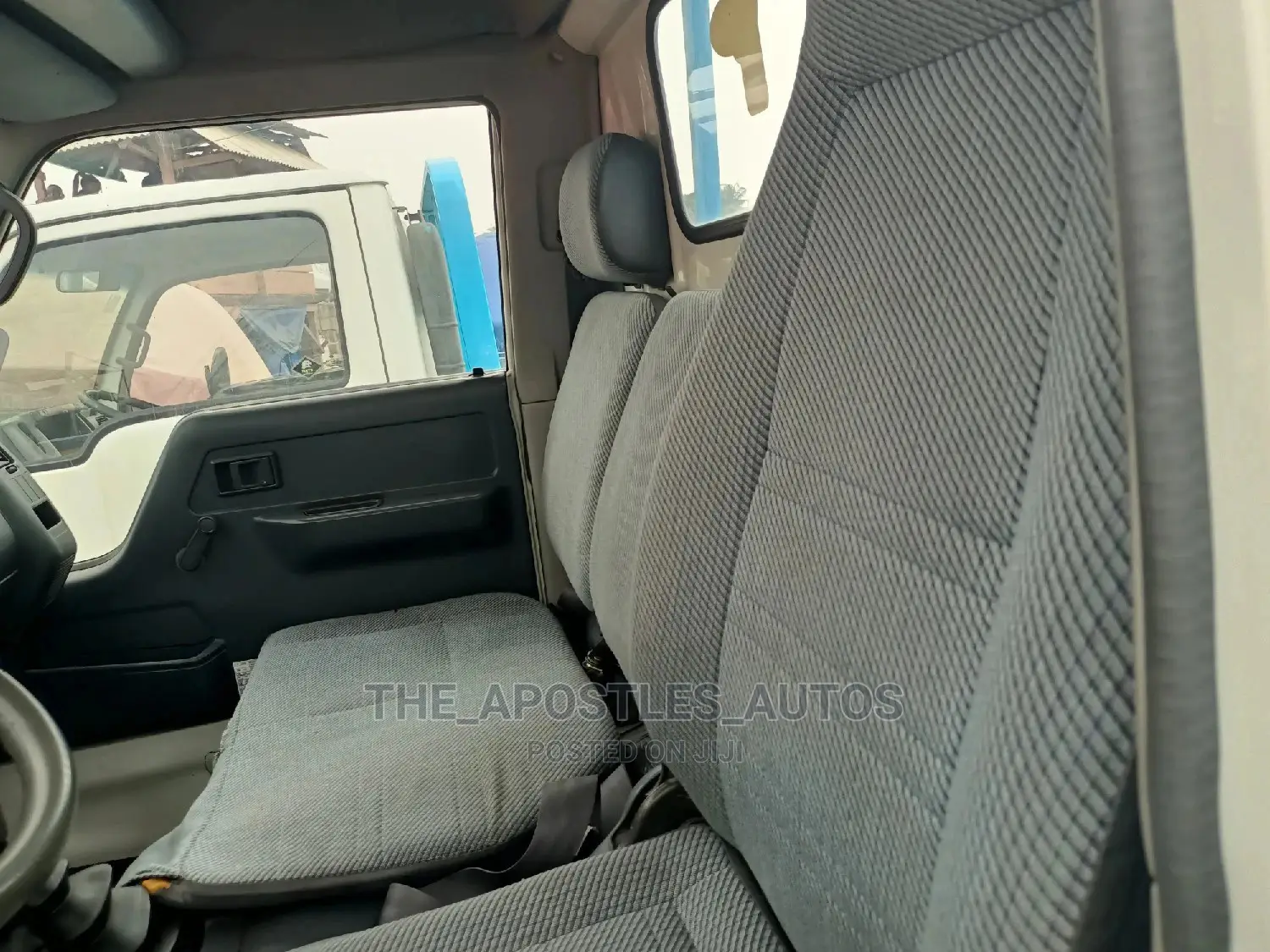 Toyota Dyna Six Tyres Fuel Powered Mini Van