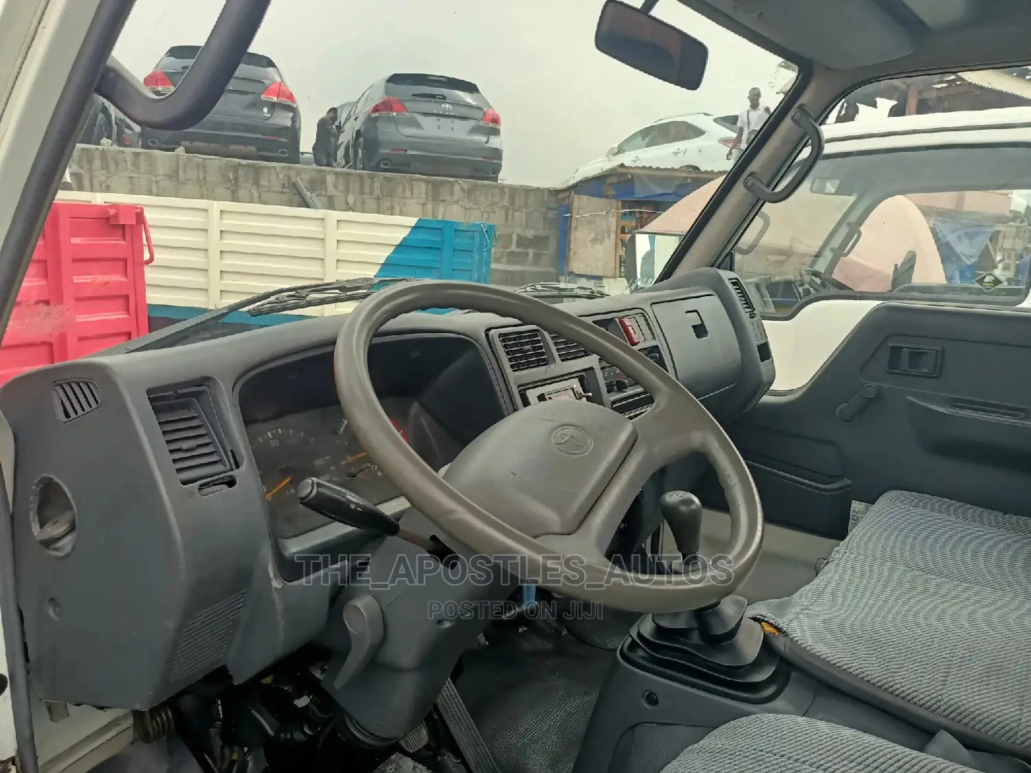 Toyota Dyna Six Tyres Fuel Powered Mini Van
