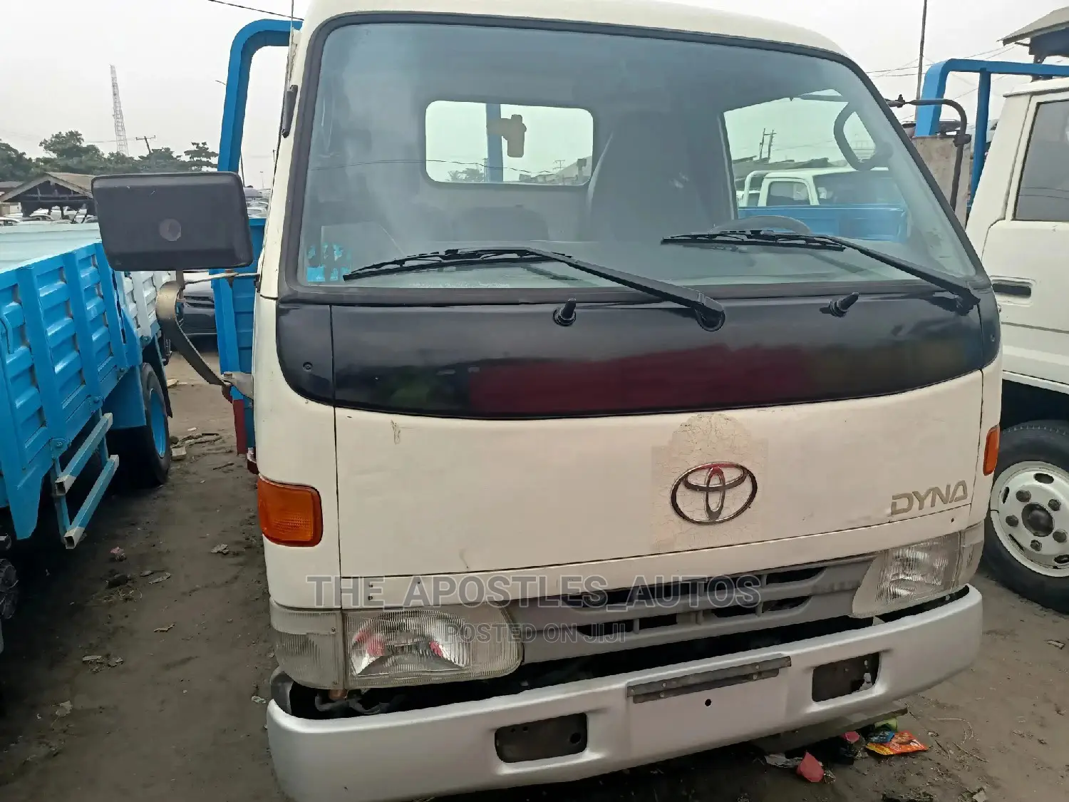 Toyota Dyna Six Tyres Fuel Powered Mini Van