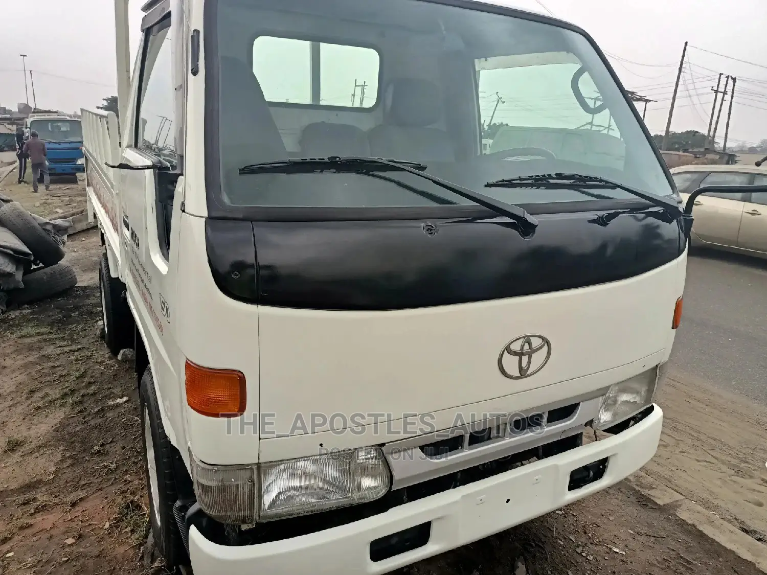 Toyota Dyna 4 Tyres Mini Bus