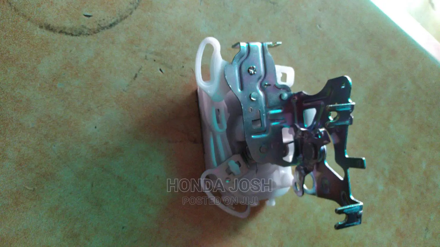Door Catcher Engine Front Left for 2003- 2006 Honda Accord.