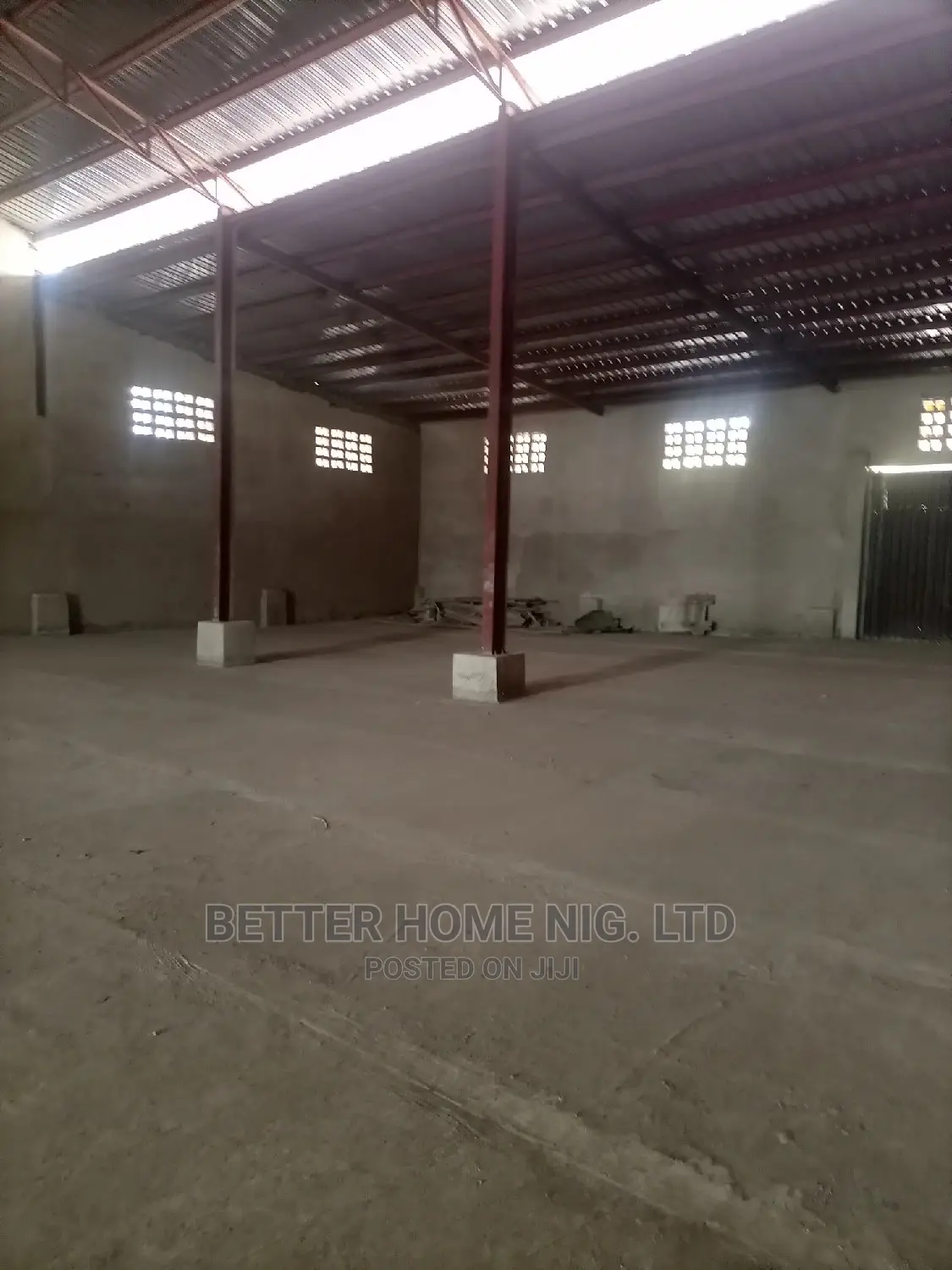 Warehouse 1500 Square Meter Capacity