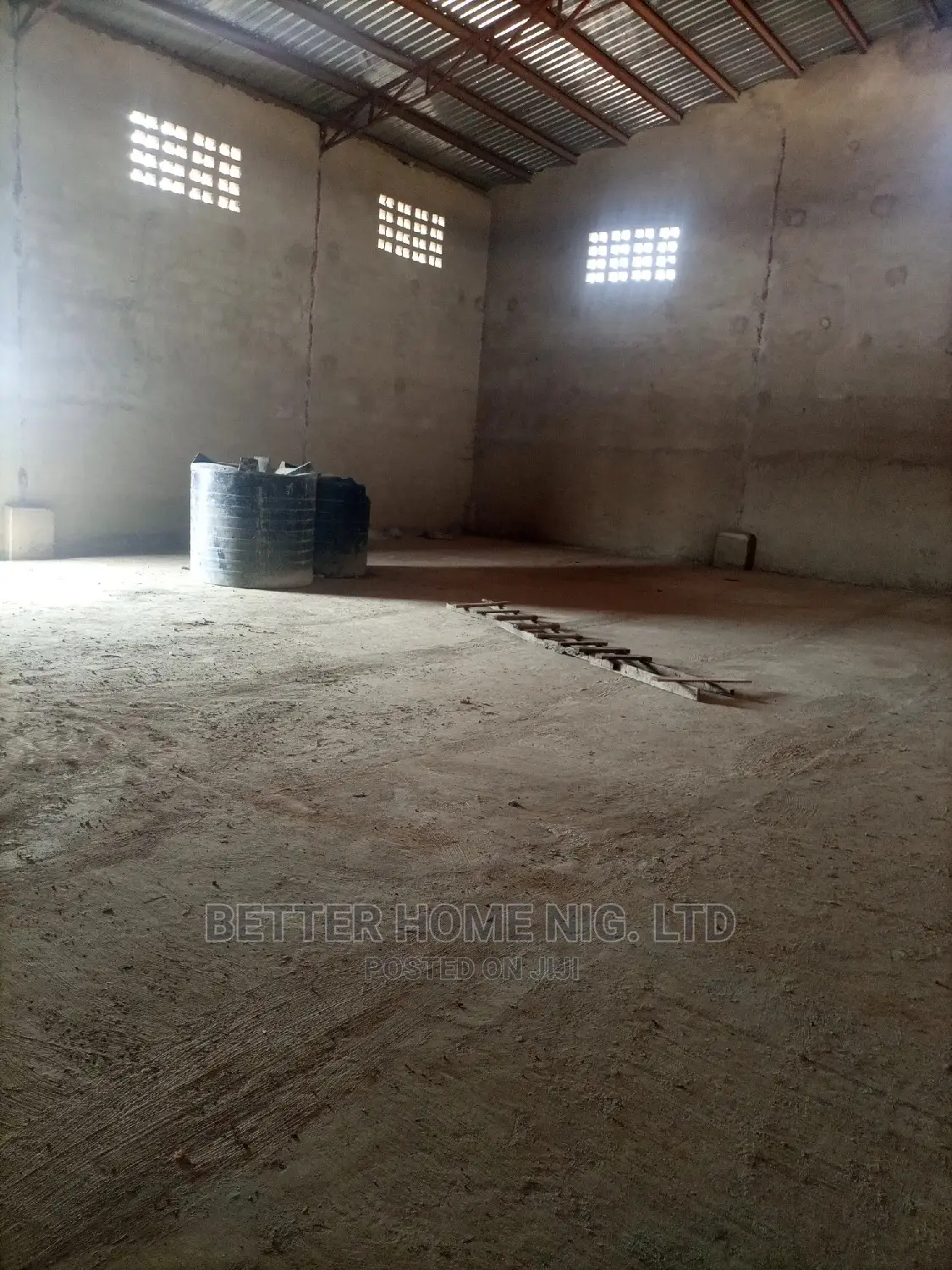 Warehouse 1500 Square Meter Capacity