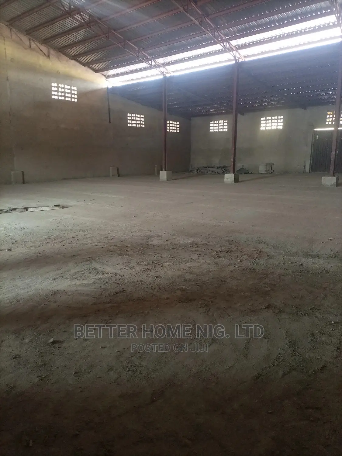 Warehouse 1500 Square Meter Capacity