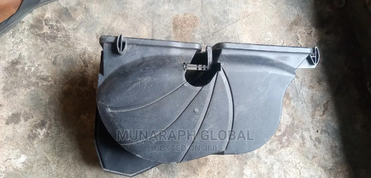 Mercedes Benz GLK/C300 W204 Battery Cover.
