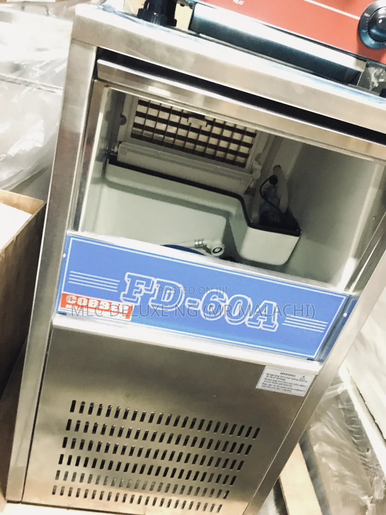 ICE MAKING MACHINE/Ice Cube Maker (55 Cubes Per Drop)