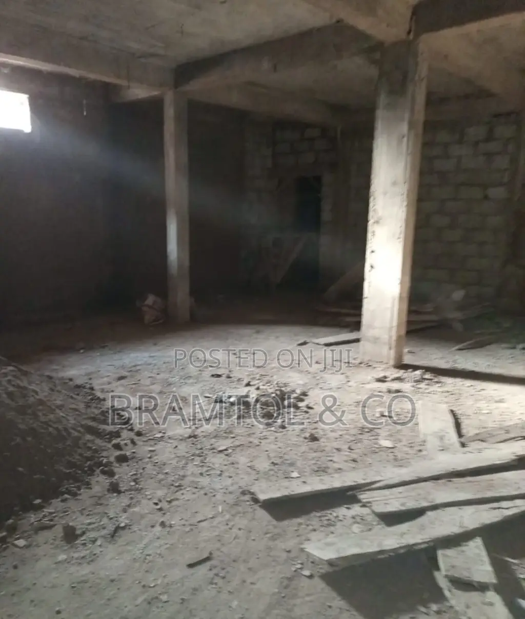 A Big Warehouse to Let in Mabushi