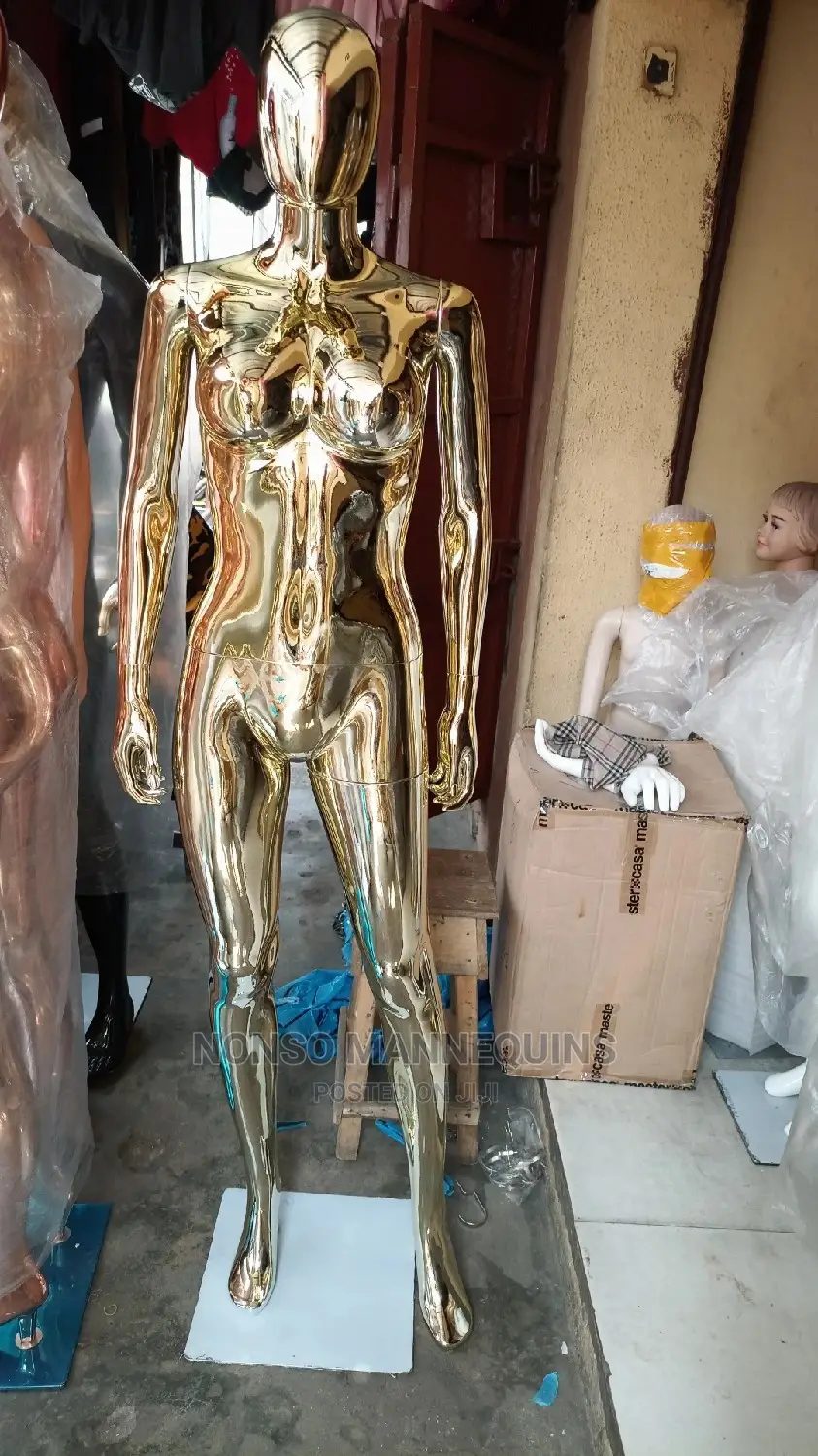 Size 10 Big Bum Faceless Gold Chrome Display Mannequin