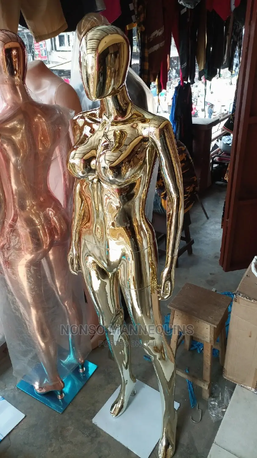 Size 10 Big Bum Faceless Gold Chrome Display Mannequin