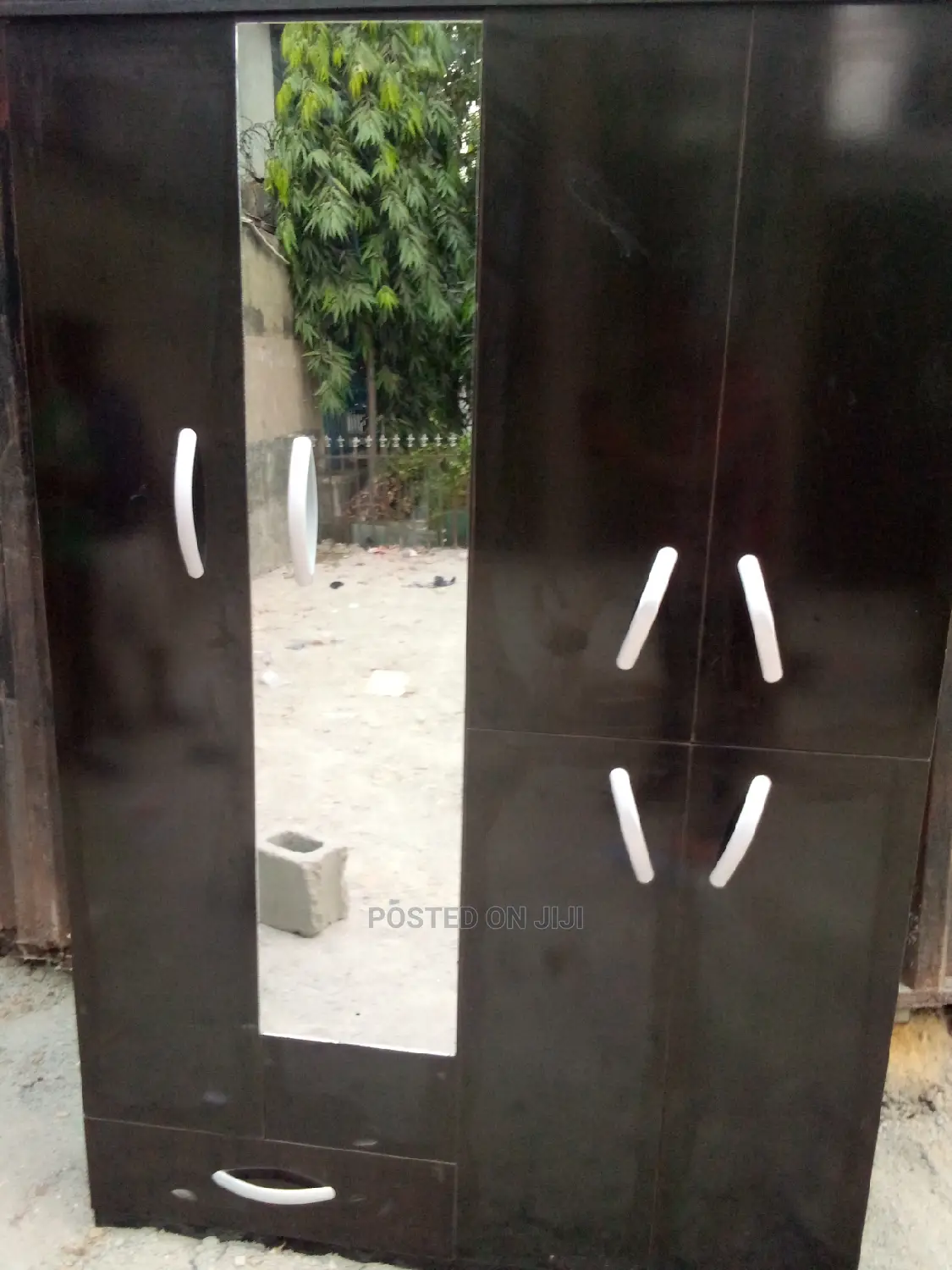 4 by 6 Wardrobe With Glass