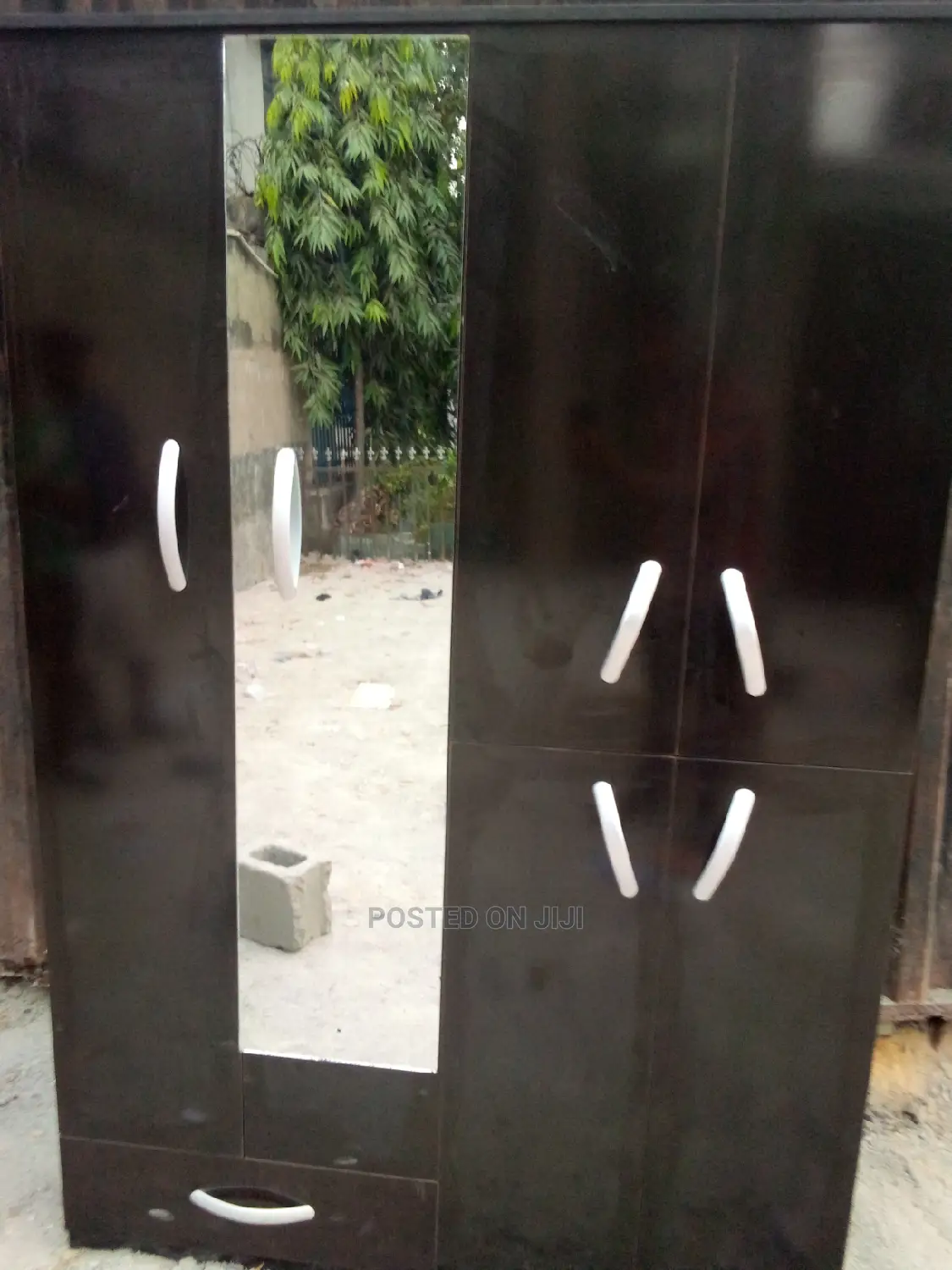 4 by 6 Wardrobe With Glass