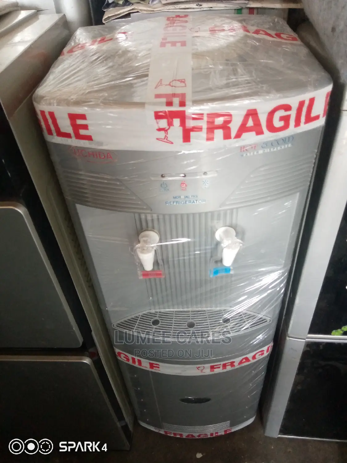 Neatly Used Cway Hot and Cold Water Dispenser With Fridge.