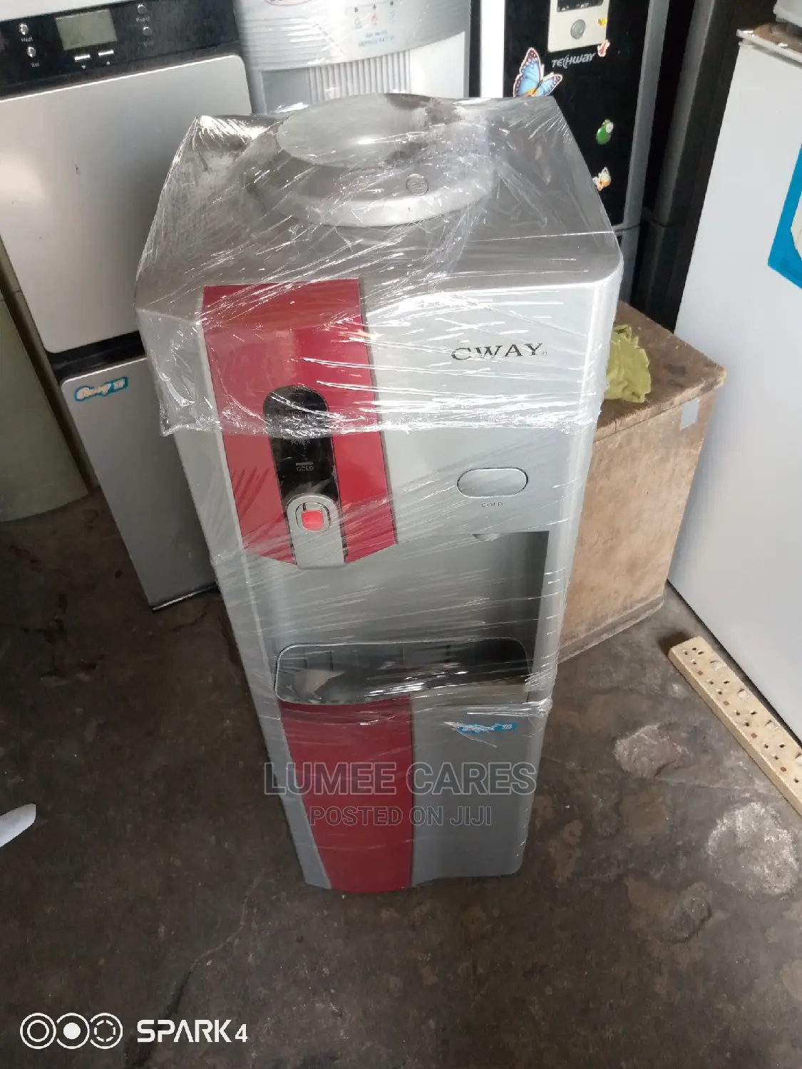 Neatly Used Cway Hot and Cold Water Dispenser With Fridge.