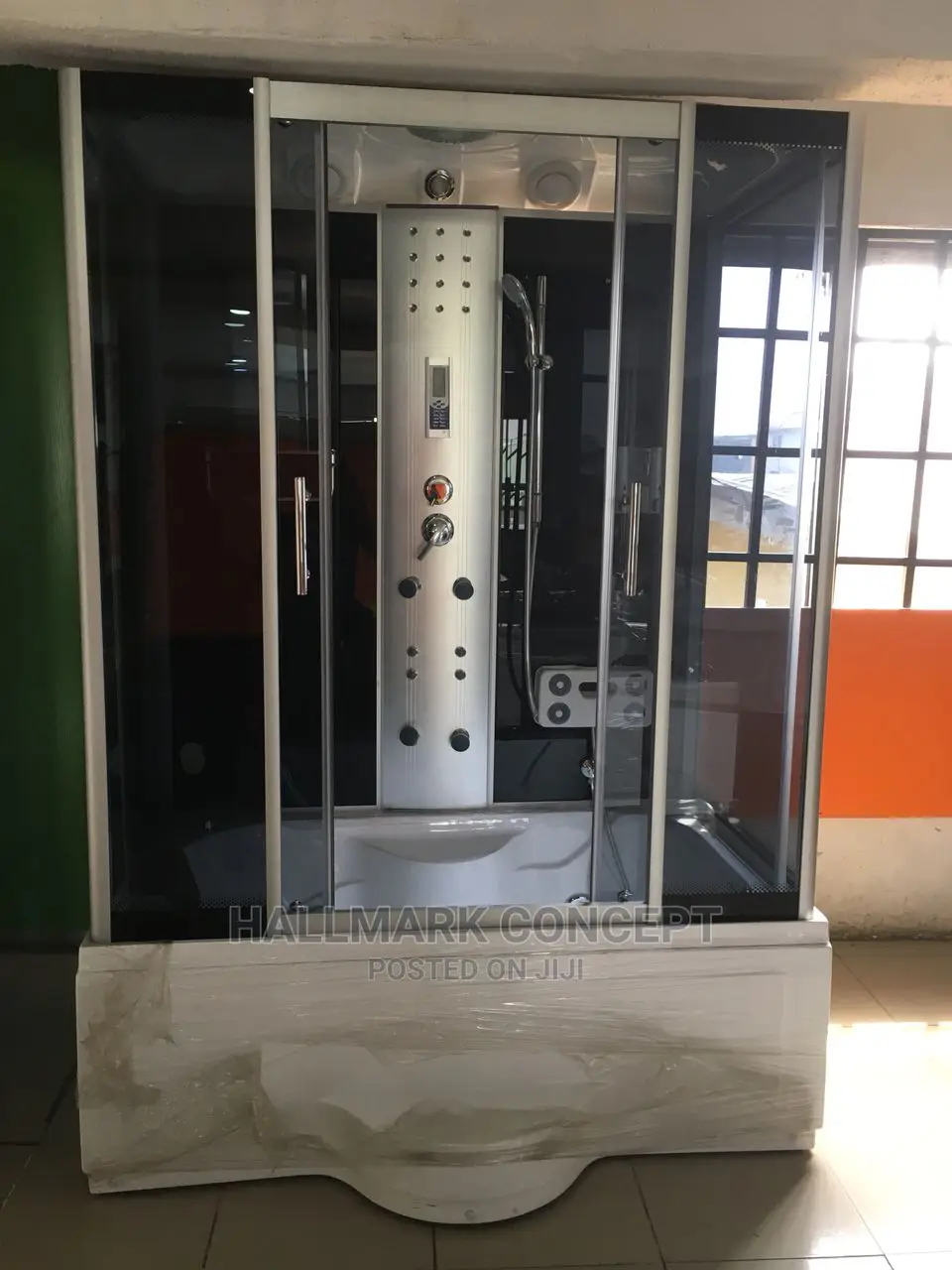Executive Shower Room With Steam and Jacuzzi.