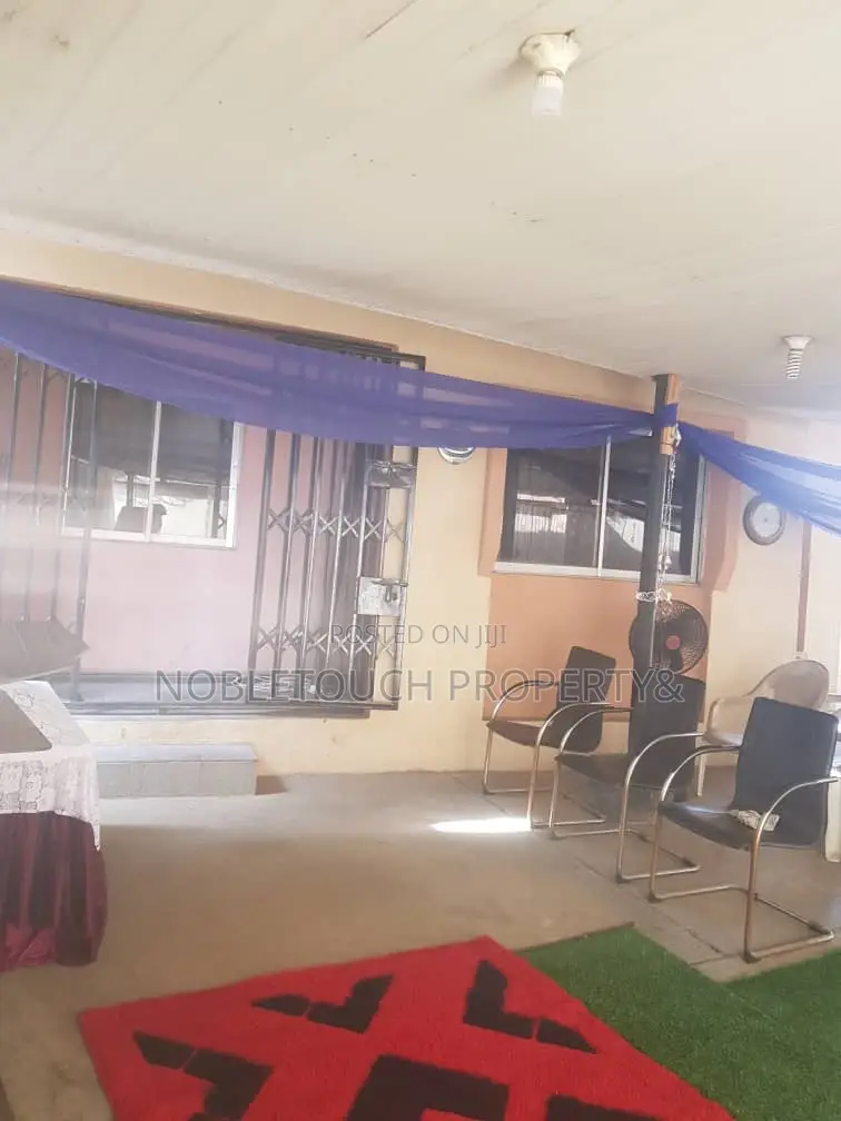 5bdrm Duplex in 5Th Avenue Gowon, Alimosho for Sale