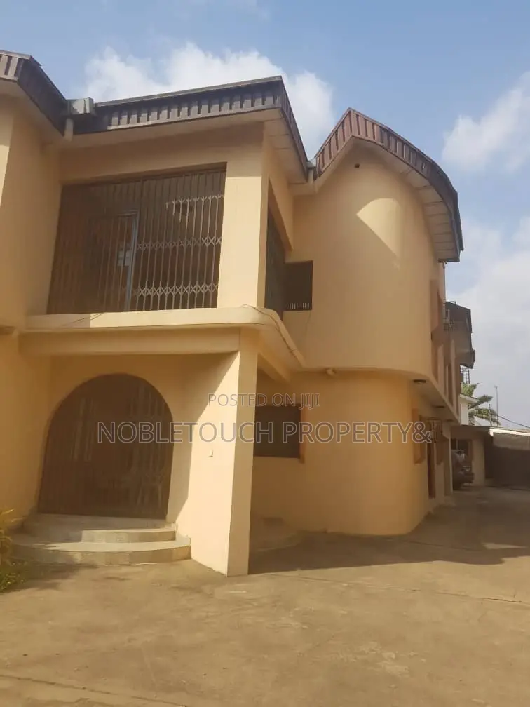 5bdrm Duplex in 5Th Avenue Gowon, Alimosho for Sale