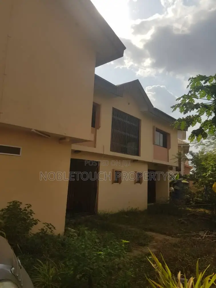5bdrm Duplex in 5Th Avenue Gowon, Alimosho for Sale