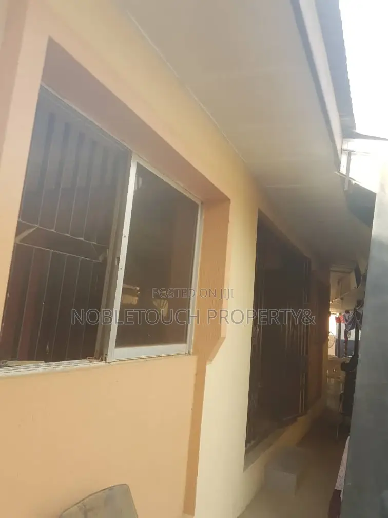 5bdrm Duplex in 5Th Avenue Gowon, Alimosho for Sale