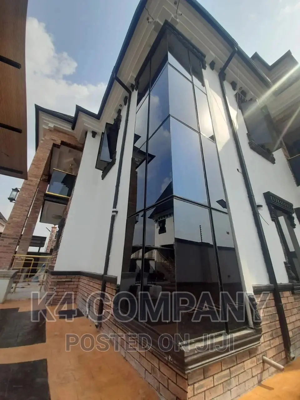Frameless Window With Aluminium Burglary