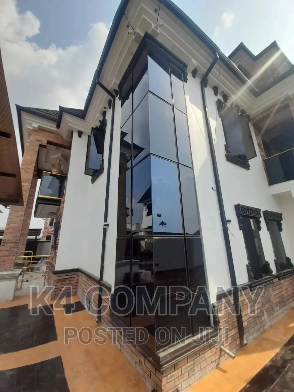 Frameless Window With Aluminium Burglary