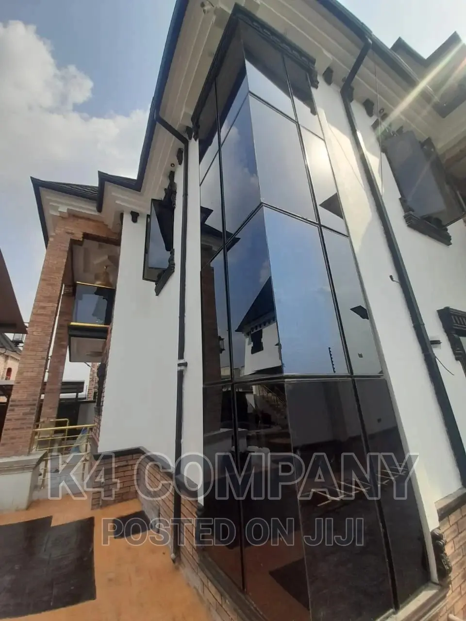 Frameless Window With Aluminium Burglary