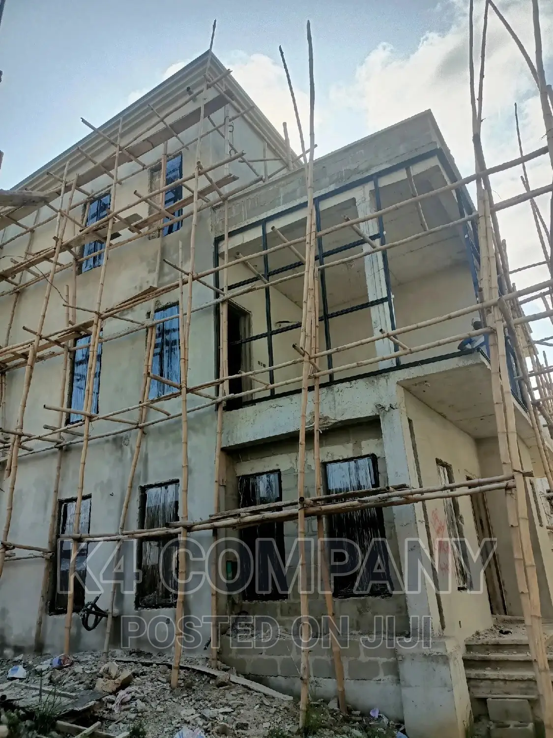 Frameless Window With Aluminium Burglary