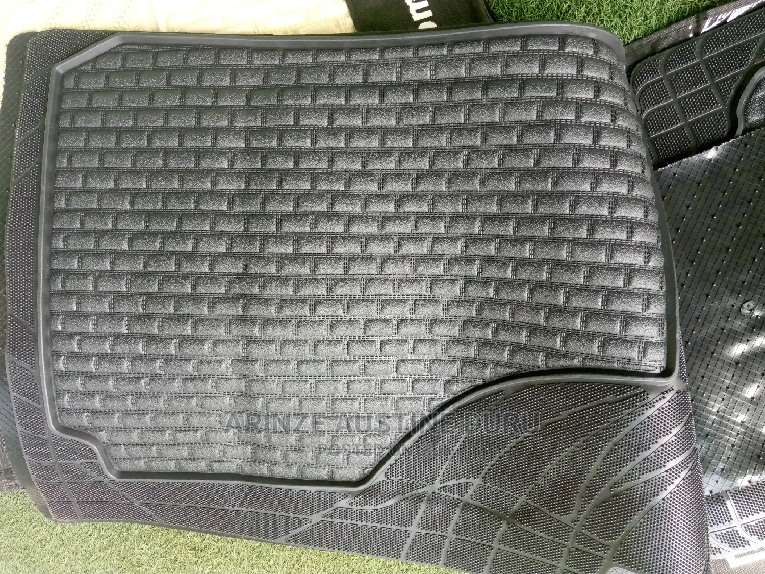 Universal Black Original Floor Mat