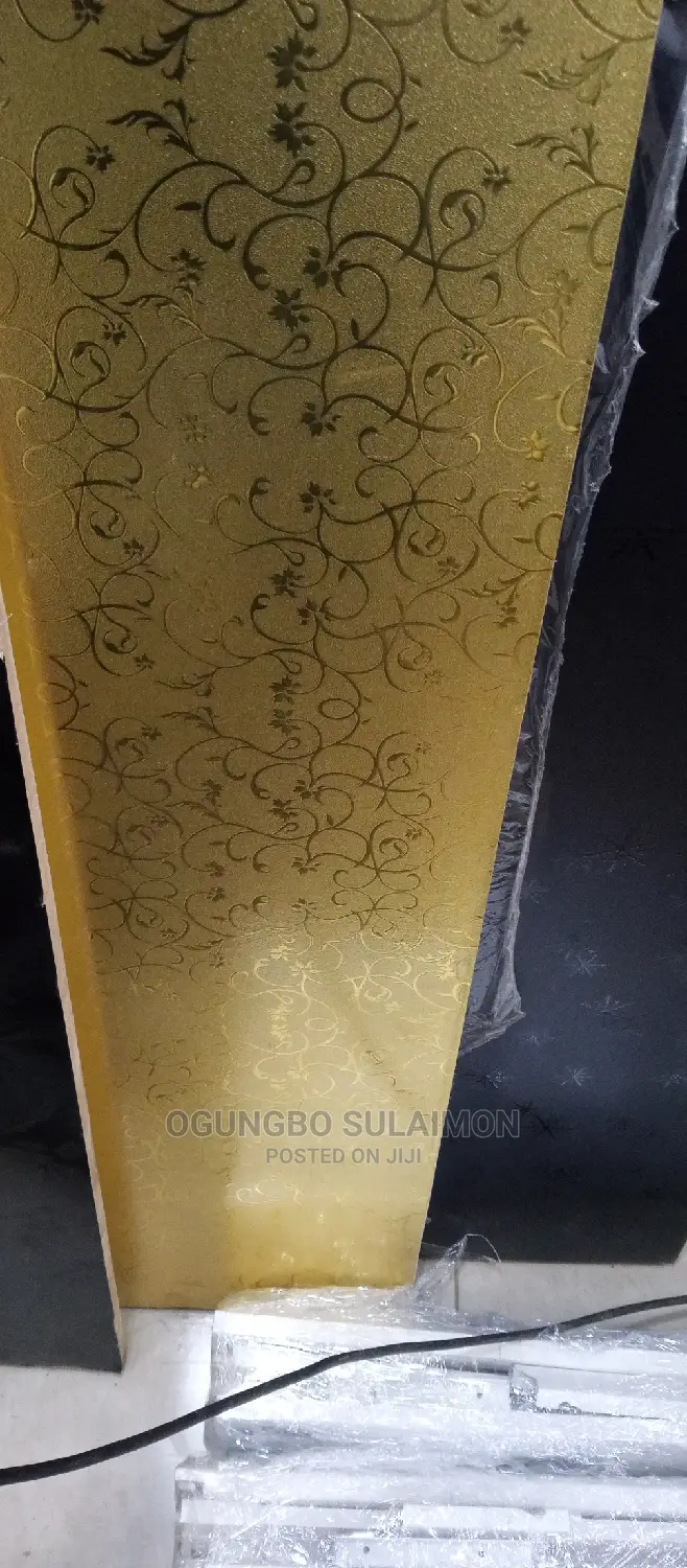 Gold HDF High Gloss Synthetic Board