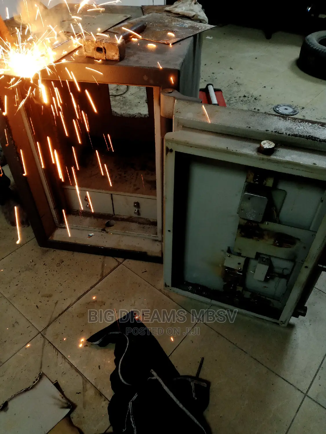 Repair of Chubb Bullet Proof Safe