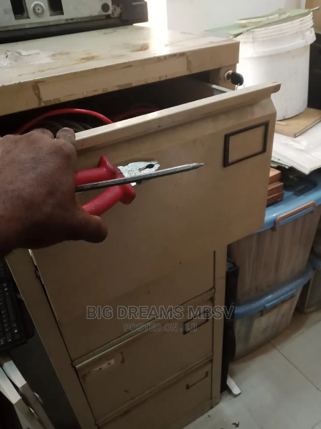 Repair of Filling Cabinet