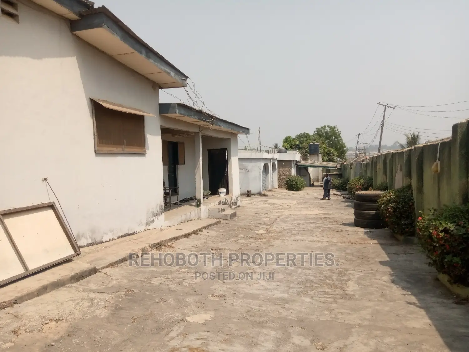 10bdrm Bungalow in Alexsandra, Ibadan for sale