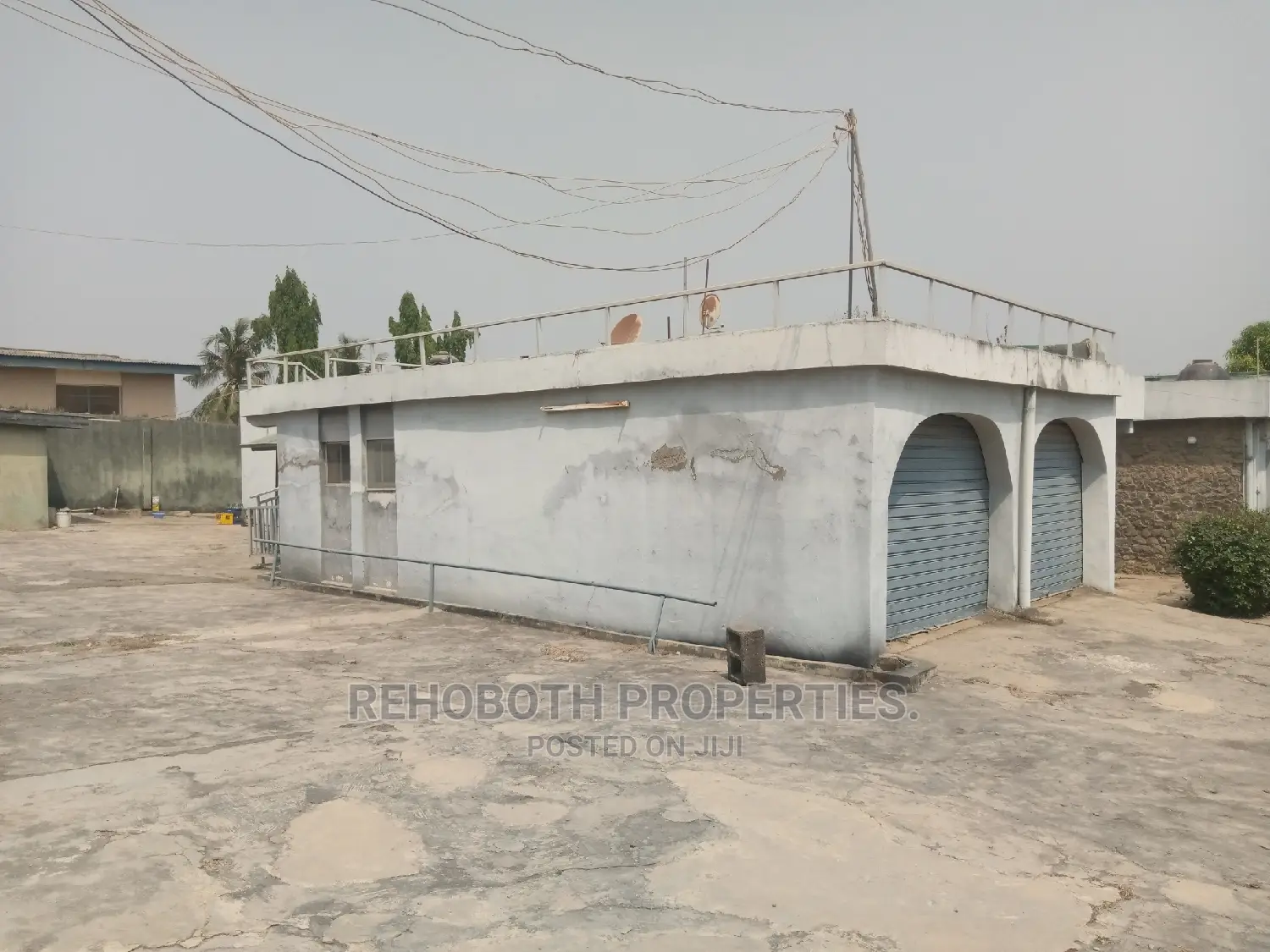 10bdrm Bungalow in Alexsandra, Ibadan for sale